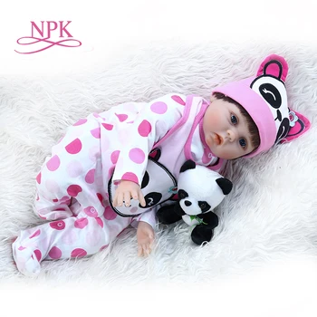 NPK 55CM reális reborn baba handrooted haj puha súlyozott test újszülött panda ruha szett