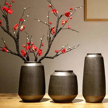 Kerámia váza modern minimalista Kínai nappali tornácon, dekoráció, otthon szárított virágok virágkötészet dekoráció